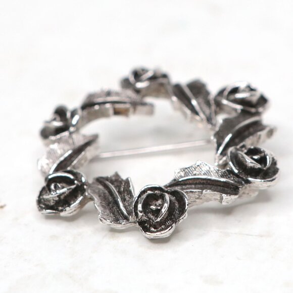 Vintage Sarah Coventry Silver Tone Rose Wreath Brooch Pin 80s Jewelry Designer - Picture 8 of 8